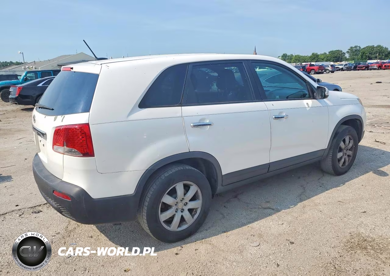 2011 Kia Sorento Lx VIN:5XYKT3A14BG008320 - 3