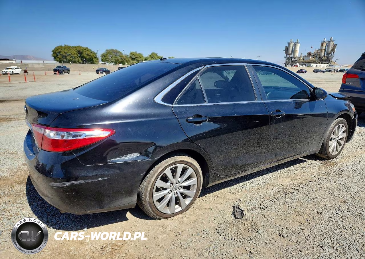 2015 Toyota Camry Xle VIN:4T4BF1FKXFR507366 - 3