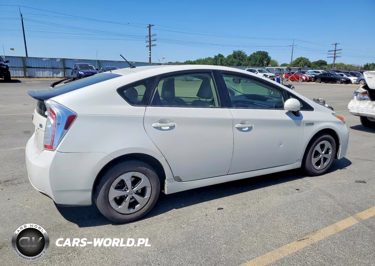 2014 Toyota Prius Two VIN:JTDKN3DU2E0382743 - 3