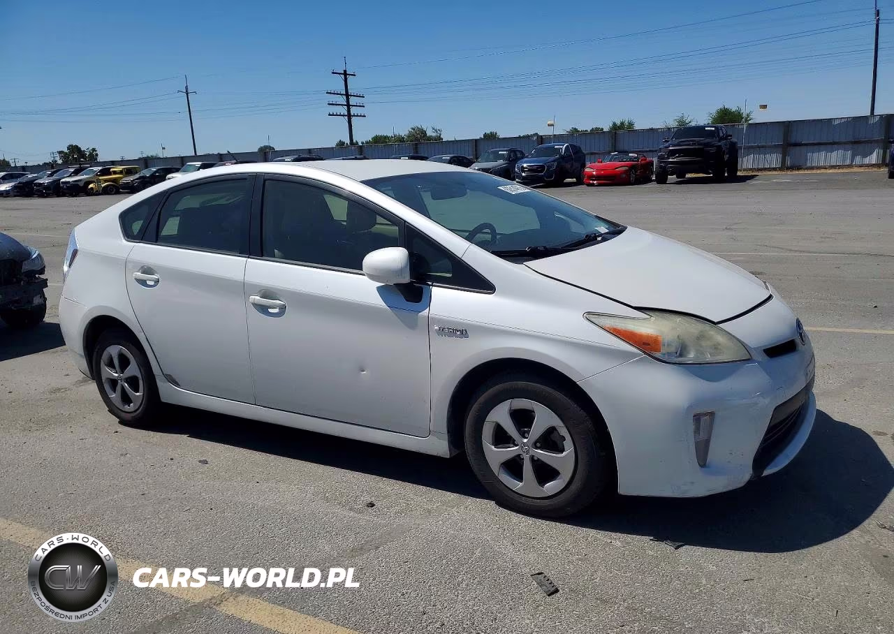 2014 Toyota Prius Two VIN:JTDKN3DU2E0382743 - 4
