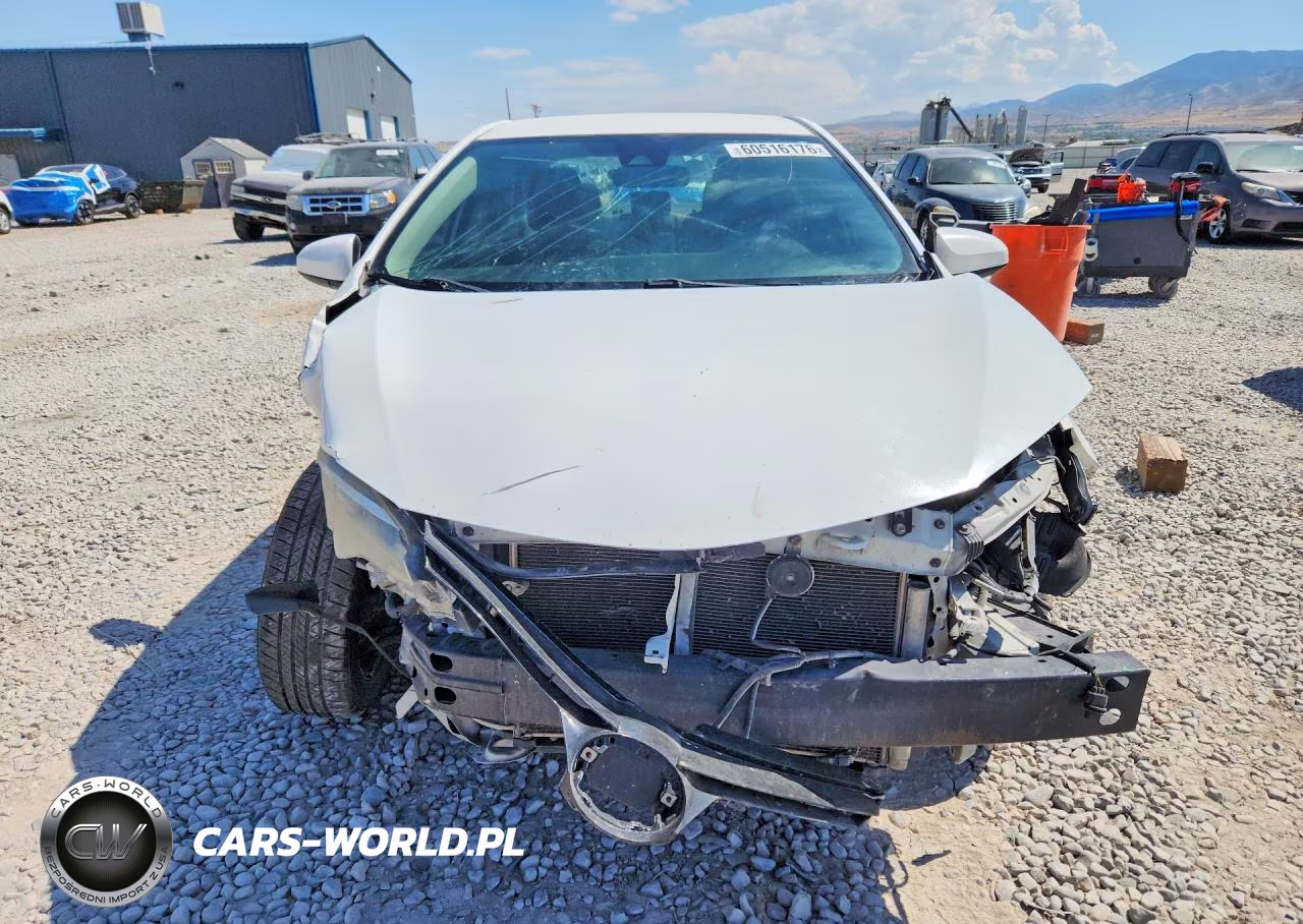 2017 Toyota Corolla Le VIN:2T1BURHE3HC843743 - 5