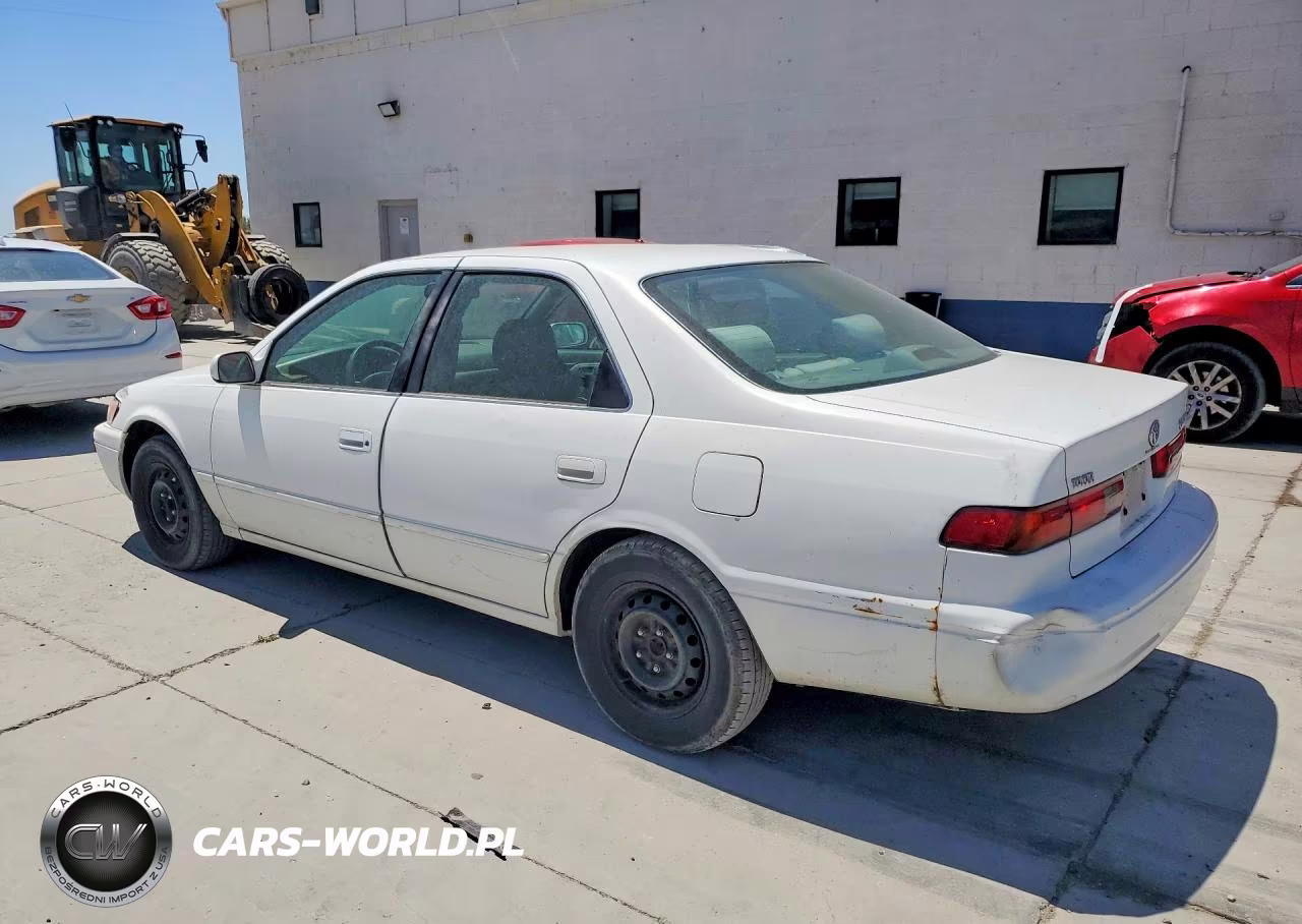 1999 Toyota Camry Le VIN:4T1BG22K9XU867197 - 2