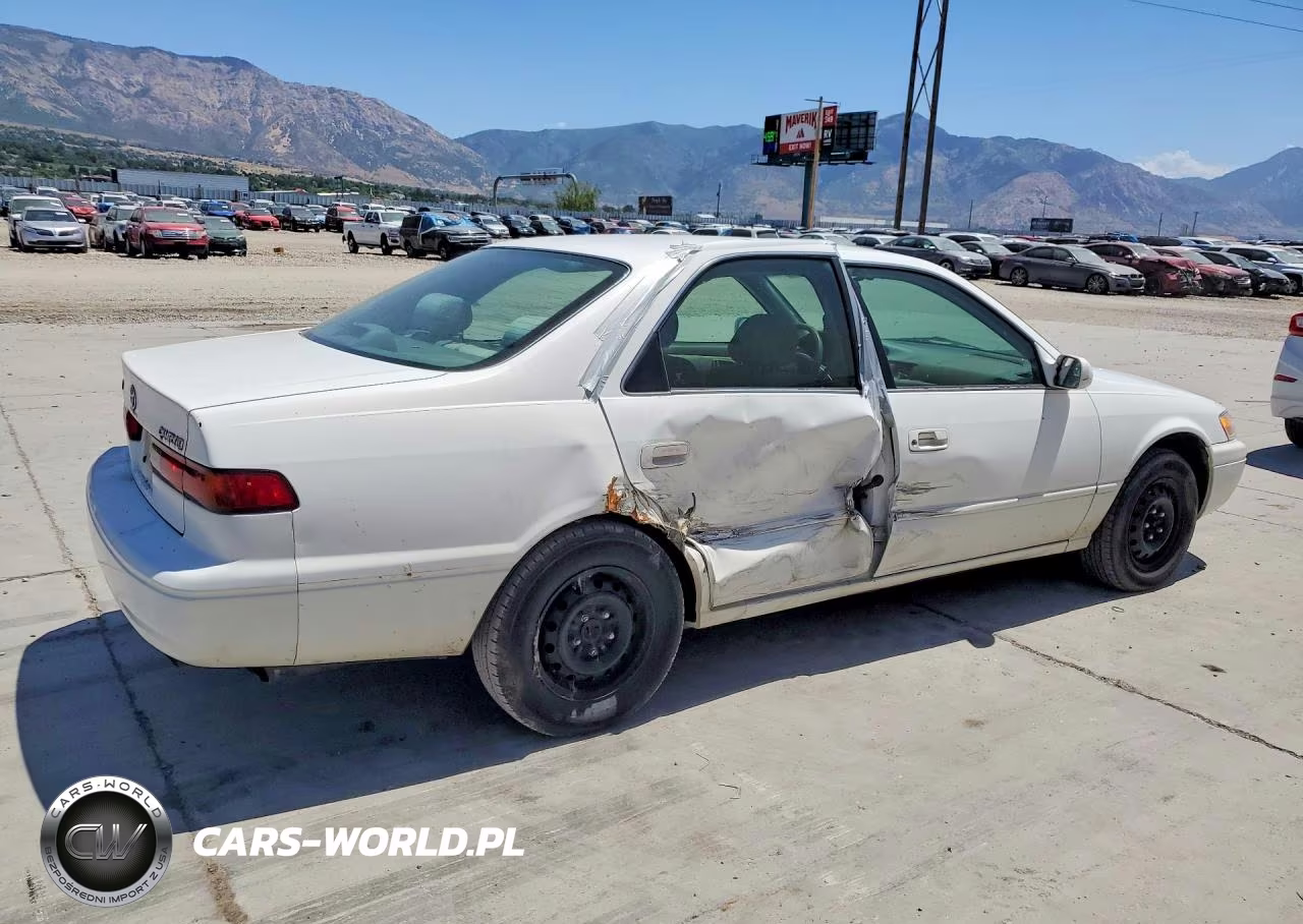 1999 Toyota Camry Le VIN:4T1BG22K9XU867197 - 3