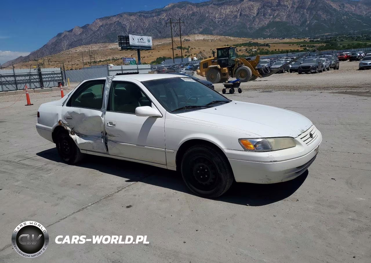 1999 Toyota Camry Le VIN:4T1BG22K9XU867197 - 4