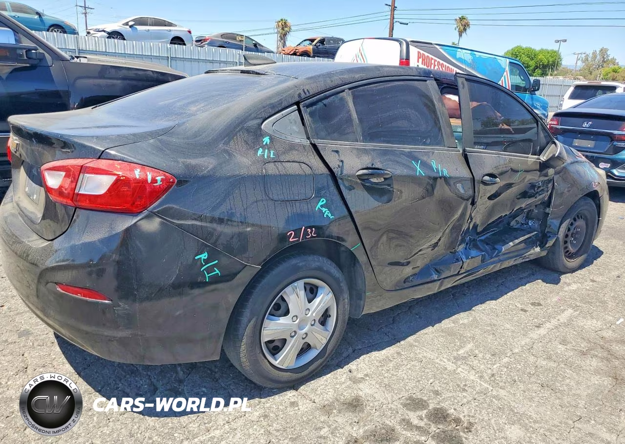2018 Chevrolet Cruze Ls VIN:1G1BC5SM2J7113429 - 3