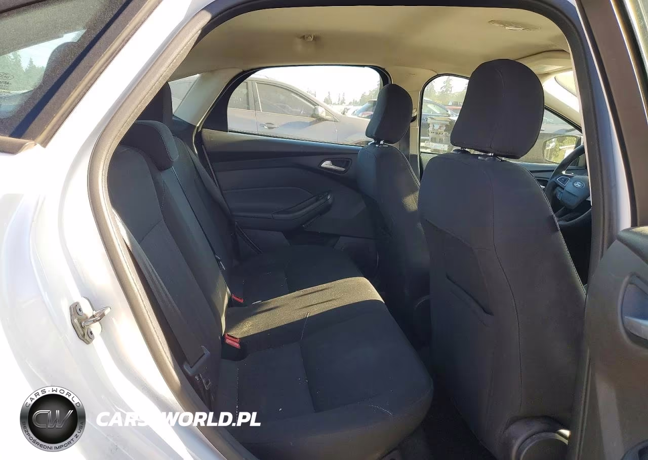 2017 Ford Focus Se VIN:1FADP3F21HL278509 - 10