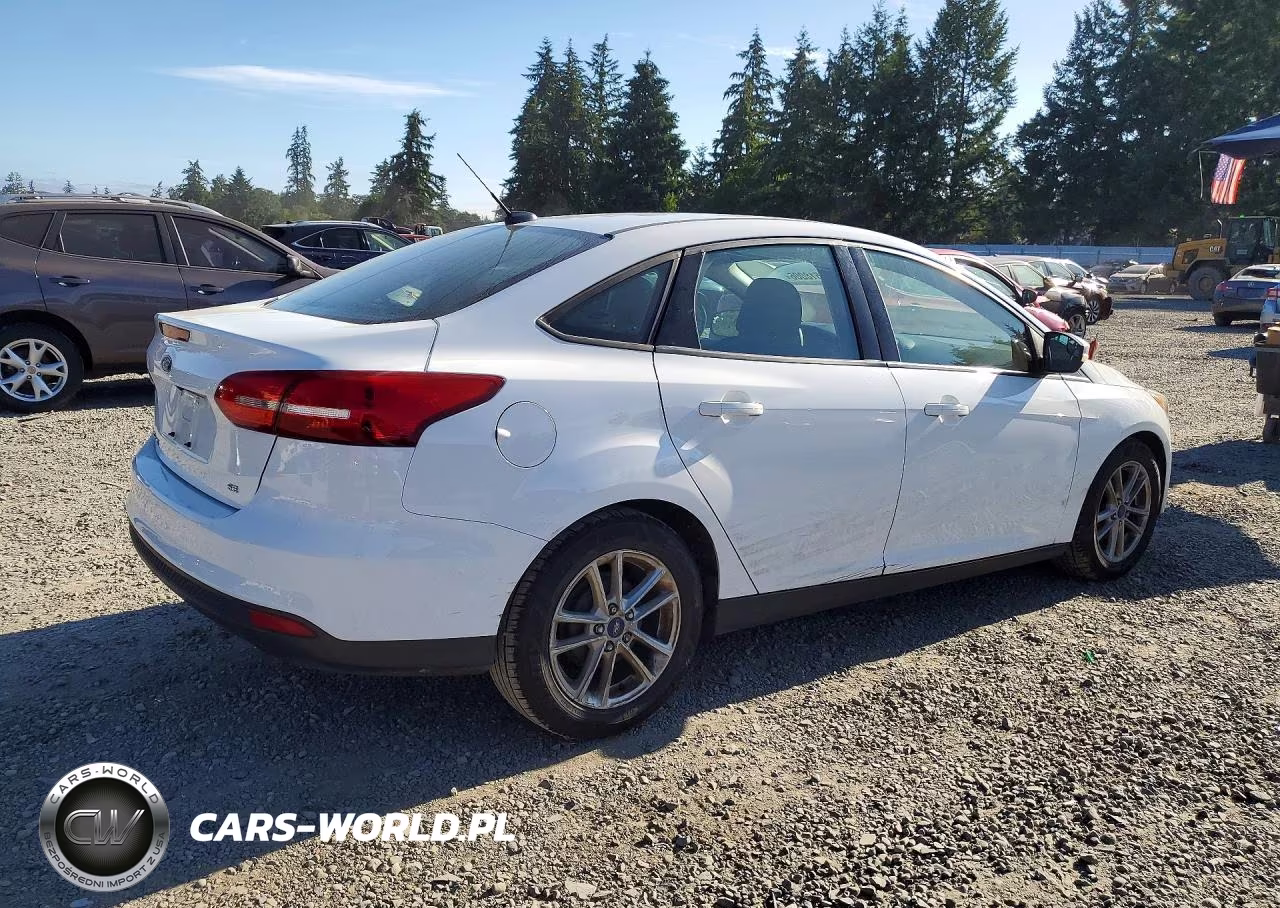 2017 Ford Focus Se VIN:1FADP3F21HL278509 - 3