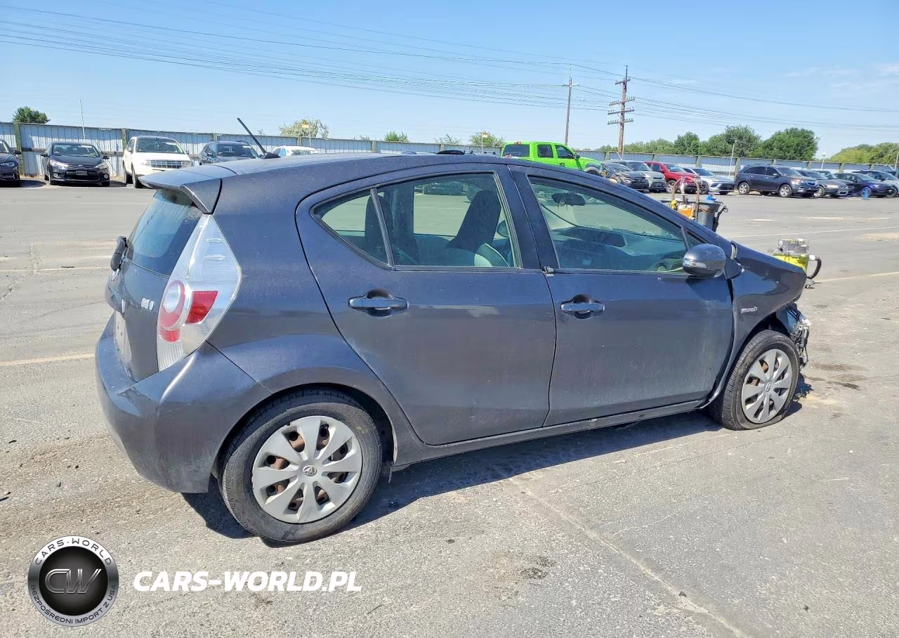 2014 Toyota Prius C One VIN:JTDKDTB38E1063628 - 3
