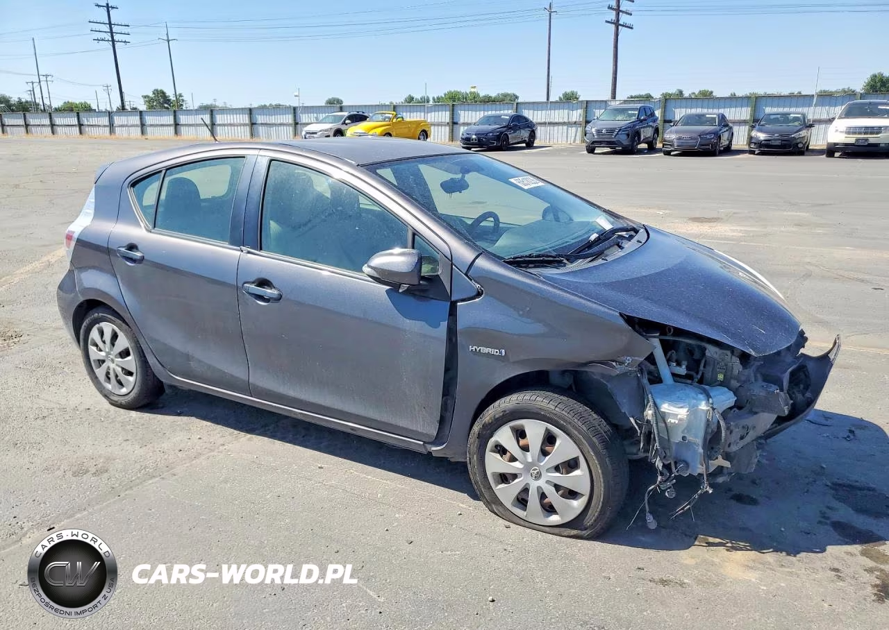 2014 Toyota Prius C One VIN:JTDKDTB38E1063628 - 4
