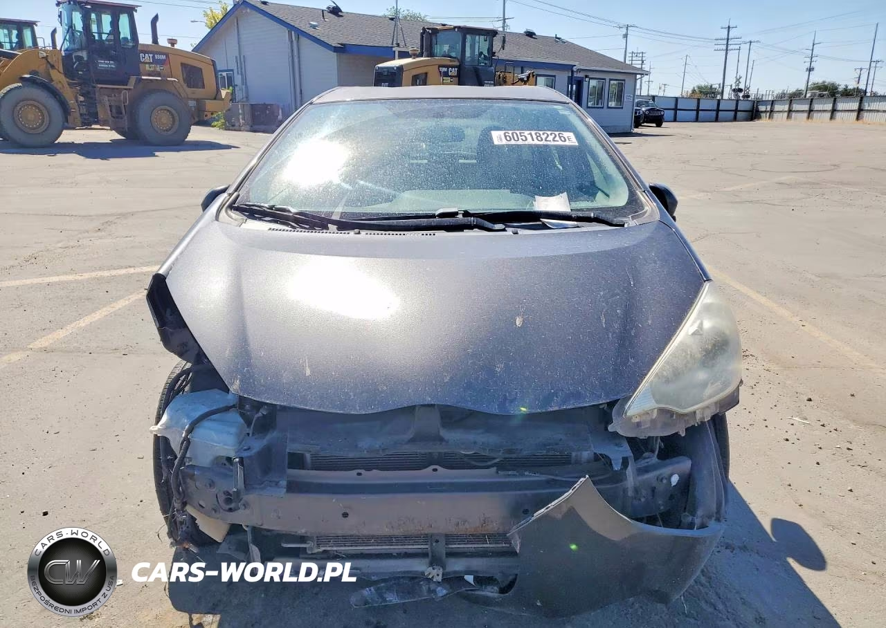 2014 Toyota Prius C One VIN:JTDKDTB38E1063628 - 5