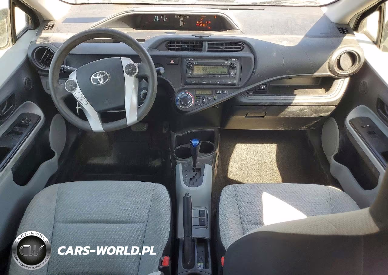 2014 Toyota Prius C One VIN:JTDKDTB38E1063628 - 8