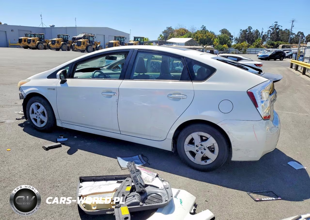 2011 Toyota Prius Three VIN:JTDKN3DU6B1432758 - 2