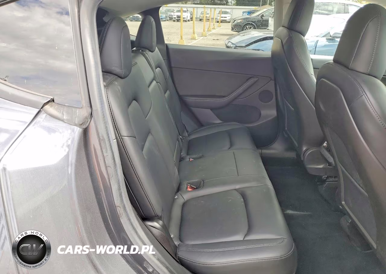 2020 Tesla Model Y VIN:5YJYGDEEXLF019834 - 10