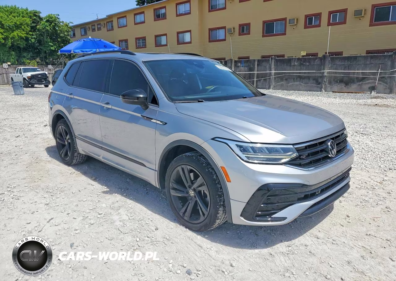 2023 Volkswagen Tiguan Se R-Line Black VIN:3VVCB7AX4PM113664 - 4