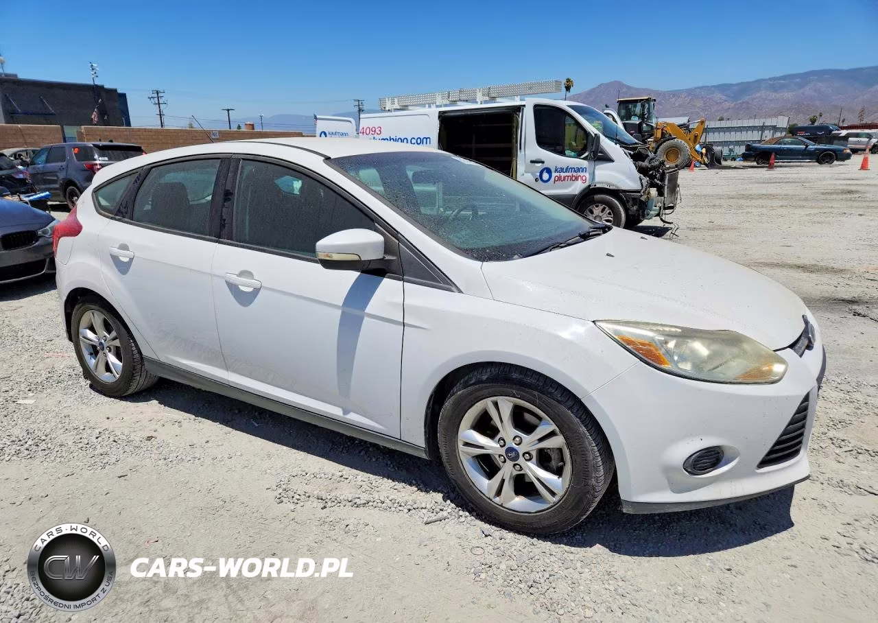 2014 Ford Focus Se VIN:1FADP3K21EL123685 - 4