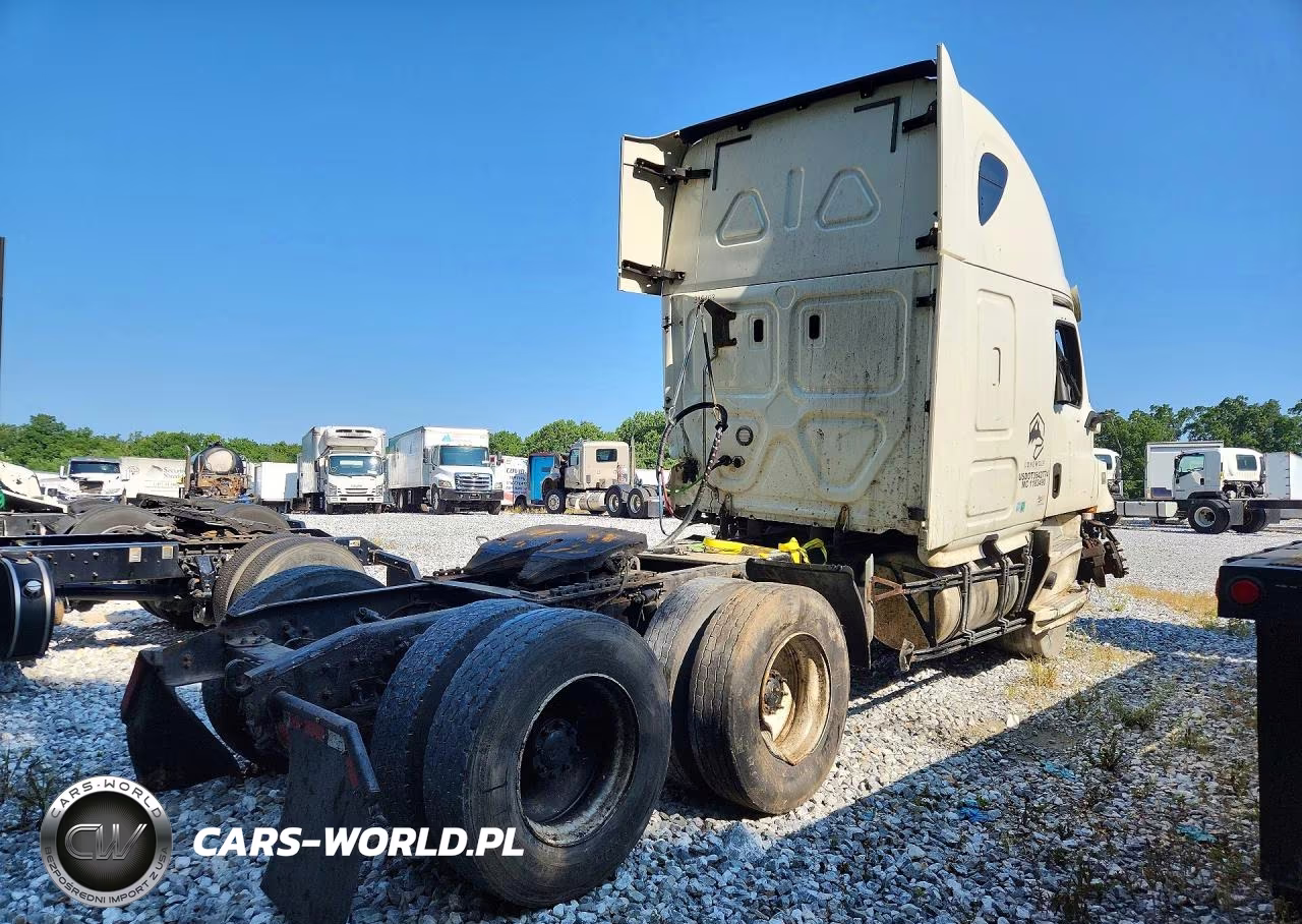 2018 Freightliner Cascadia 126" Sleeper Cab Semi Truck VIN:3AKJHHDR8JSJR0230 - 3