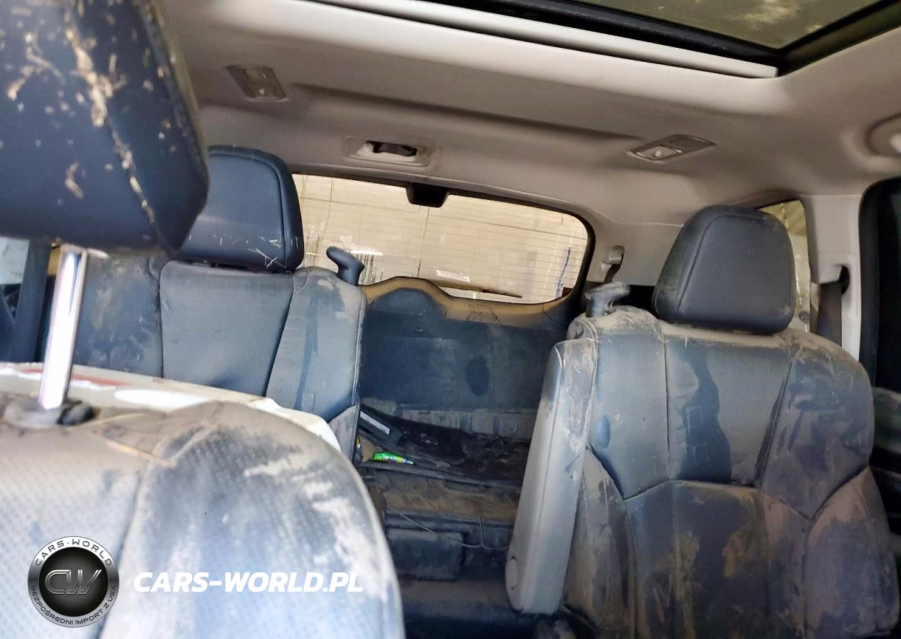 2023 Subaru Ascent Touring VIN:4S4WMAWD9P3409598 - 10