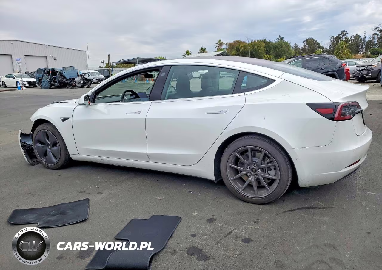2018 Tesla Model 3 VIN:5YJ3E1EA5JF162330 - 2