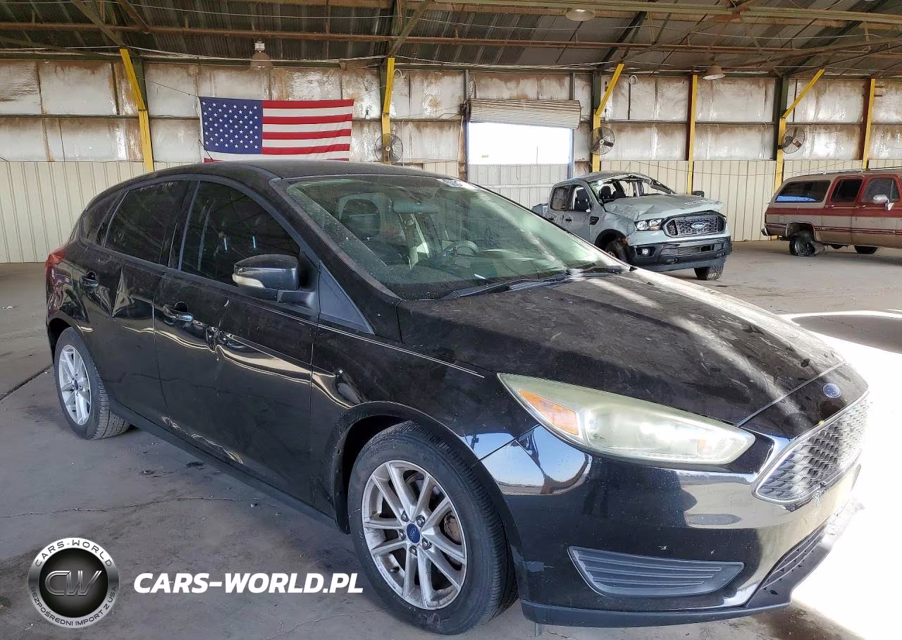 2015 Ford Focus Se VIN:1FADP3K21FL338582 - 4