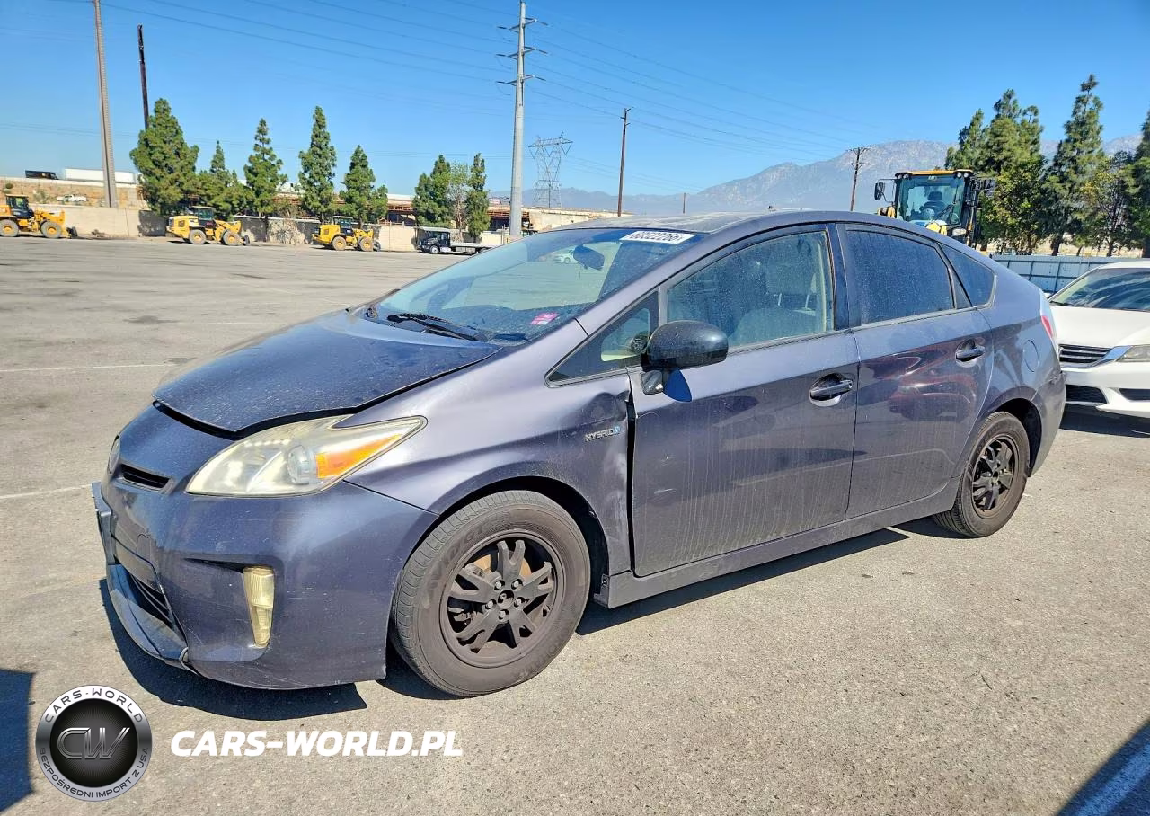 2013 Toyota Prius Three – zdjęcie 1 z 12