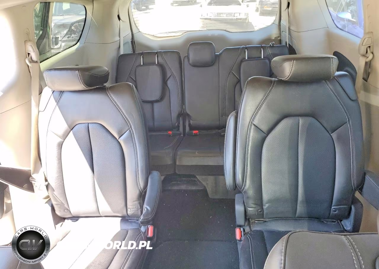2024 Chrysler Pacifica Touring L VIN:2C4RC1BG1RR199853 - 10