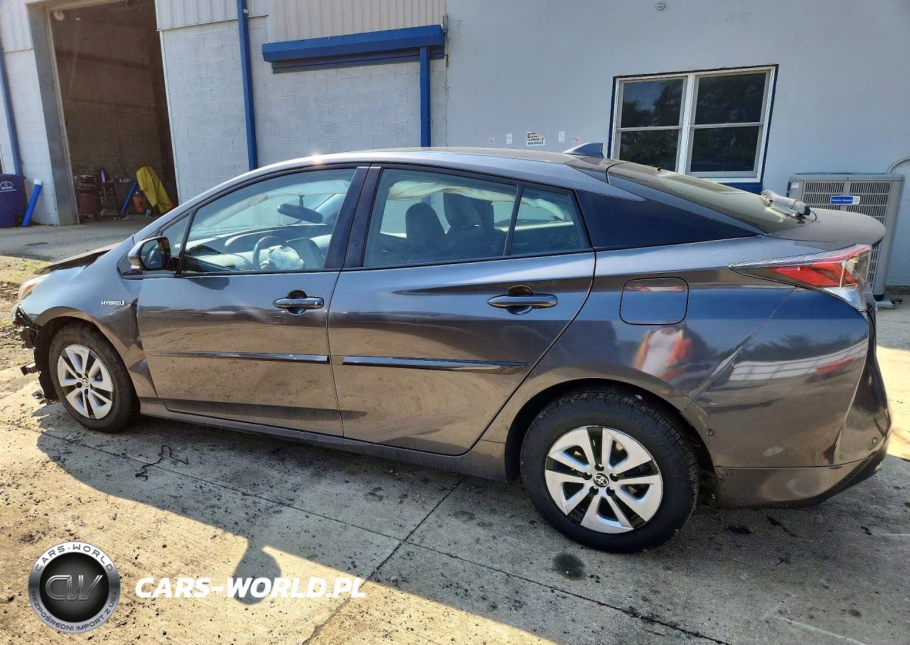 2018 Toyota Prius Four VIN:JTDKARFU6J3056044 - 2