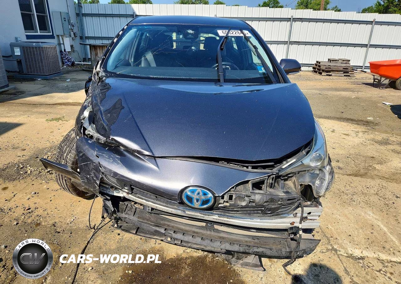 2018 Toyota Prius Four VIN:JTDKARFU6J3056044 - 5
