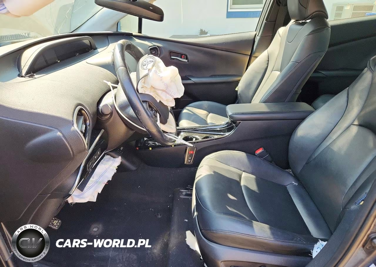 2018 Toyota Prius Four VIN:JTDKARFU6J3056044 - 7