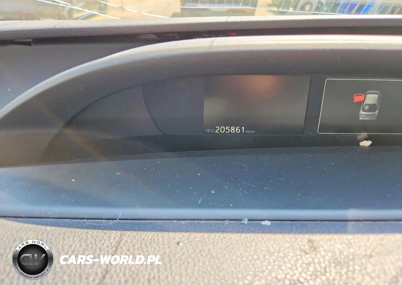 2018 Toyota Prius Four VIN:JTDKARFU6J3056044 - 9