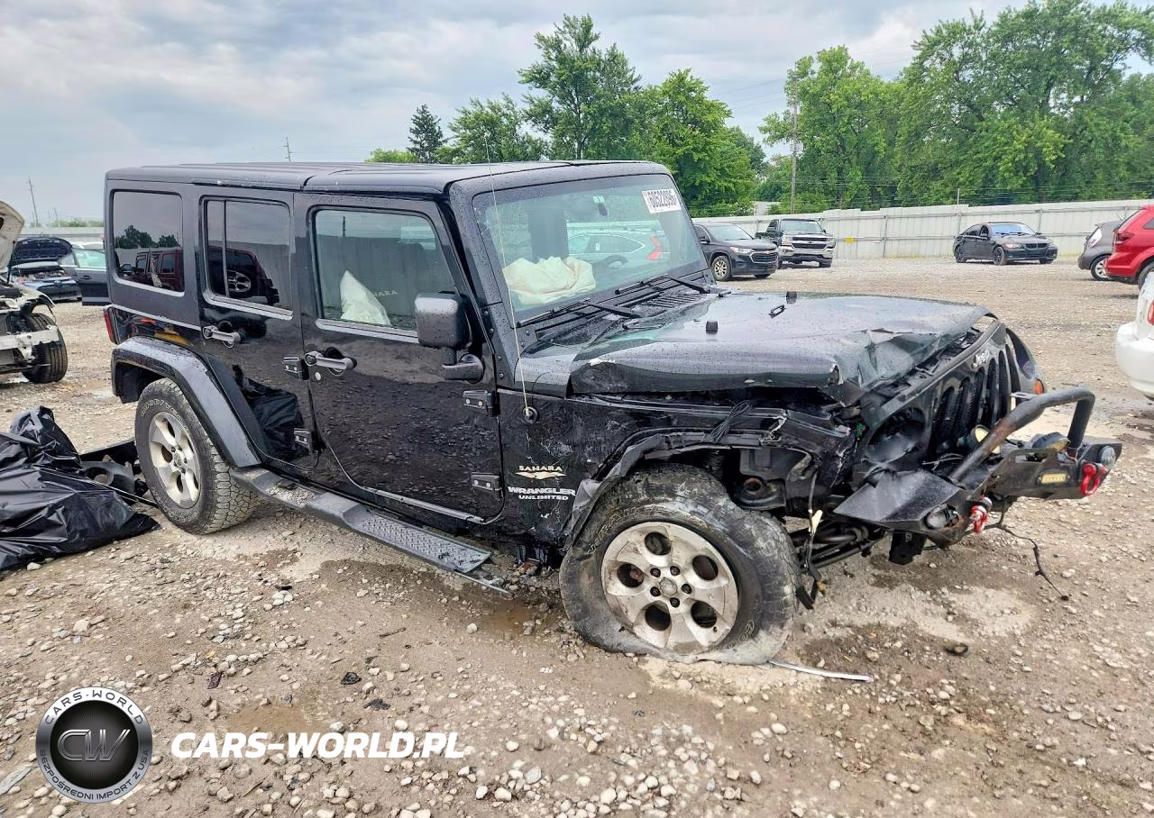 2013 Jeep Wrangler Unlimited Sahara VIN:1C4HJWEG2DL547123 - 4