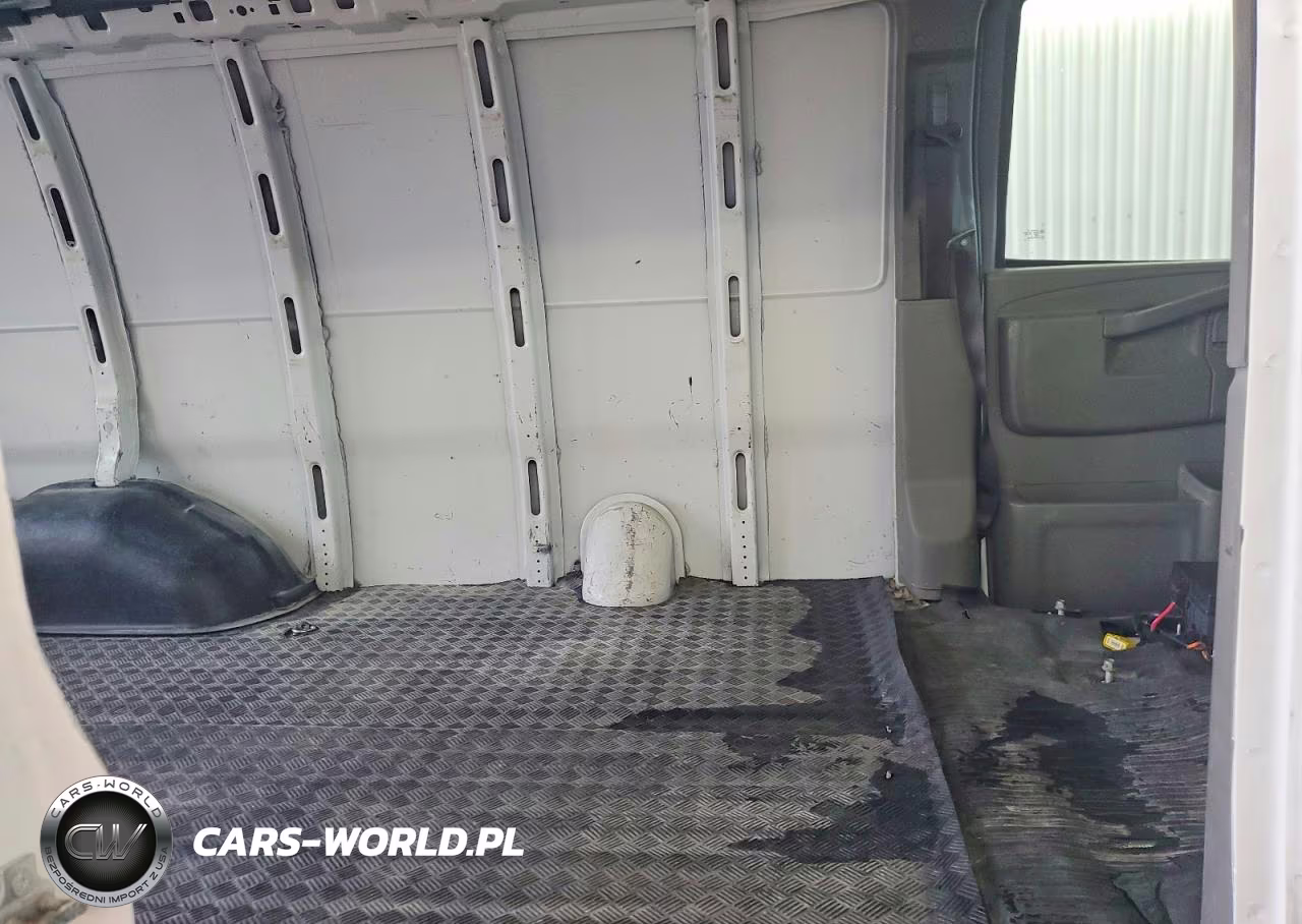 2020 Chevrolet Express 2500 Cargo Delivery Van VIN:1GCWGAFG4L1226816 - 11