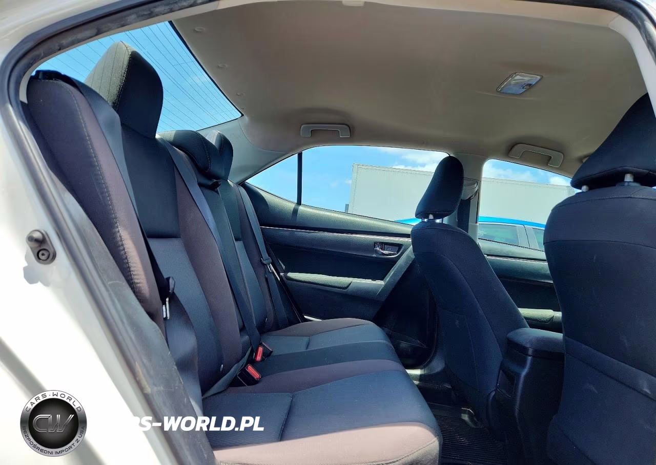 2018 Toyota Corolla L VIN:5YFBURHE2JP758866 - 10
