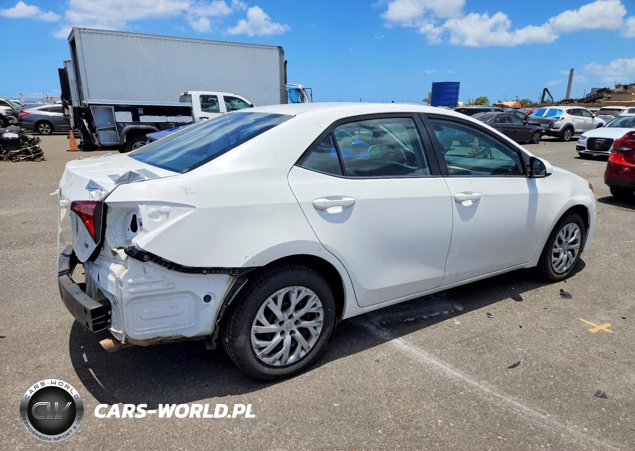 2018 Toyota Corolla L VIN:5YFBURHE2JP758866 - 3