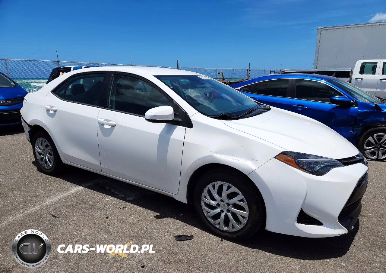 2018 Toyota Corolla L VIN:5YFBURHE2JP758866 - 4
