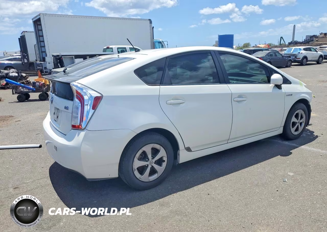 2015 Toyota Prius One VIN:JTDKN3DU7F0456935 - 3