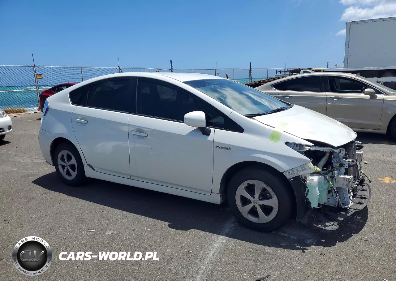2015 Toyota Prius One VIN:JTDKN3DU7F0456935 - 4