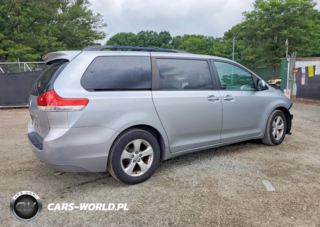 2014 Toyota Sienna Le VIN:5TDKK3DC9ES478852 - 3