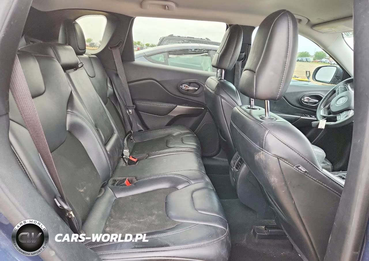 2020 Jeep Cherokee Latitude Plus VIN:1C4PJLLB6LD585674 - 10