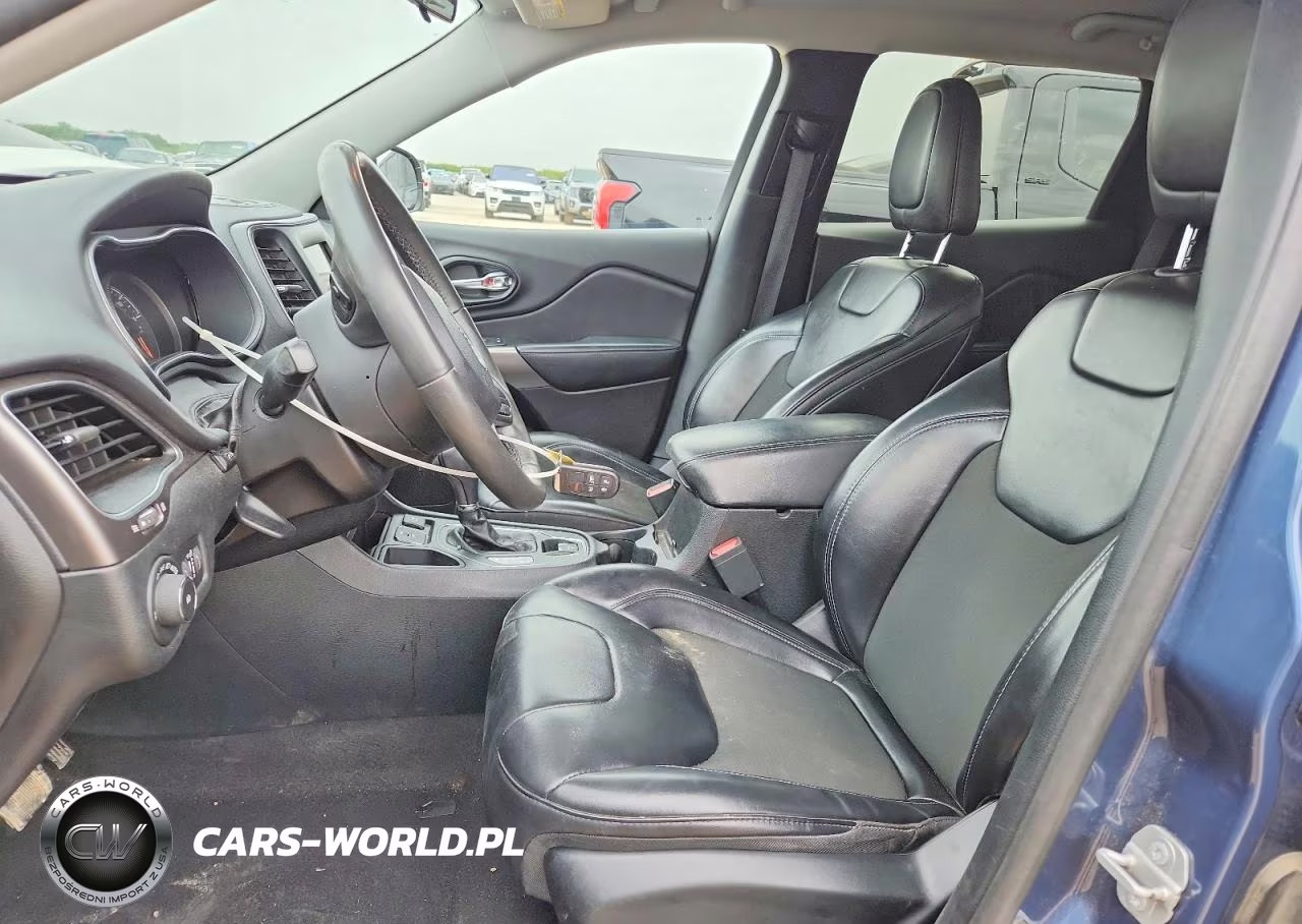 2020 Jeep Cherokee Latitude Plus VIN:1C4PJLLB6LD585674 - 7