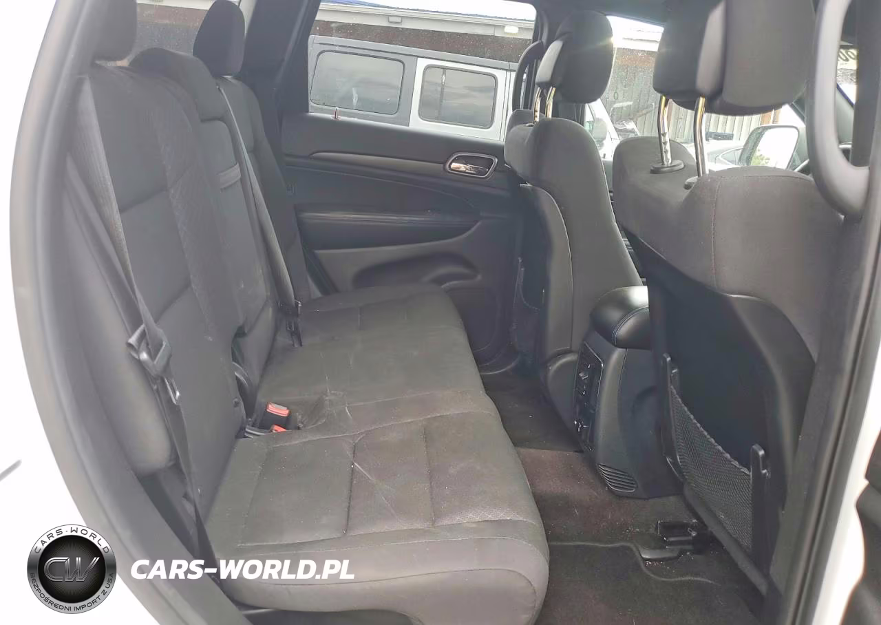 2018 Jeep Grand Cherokee Laredo VIN:1C4RJFAGXJC501884 - 11