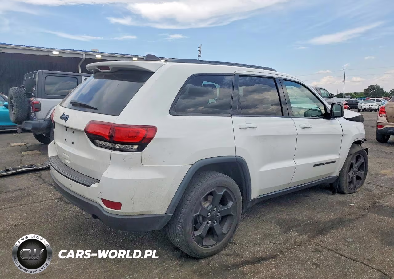 2018 Jeep Grand Cherokee Laredo VIN:1C4RJFAGXJC501884 - 3