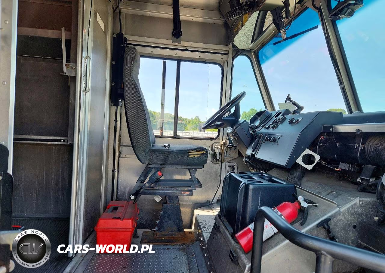 2020 Freightliner Chassis M Line Walk-In Van VIN:4UZAC2EA5LCMH7946 - 11