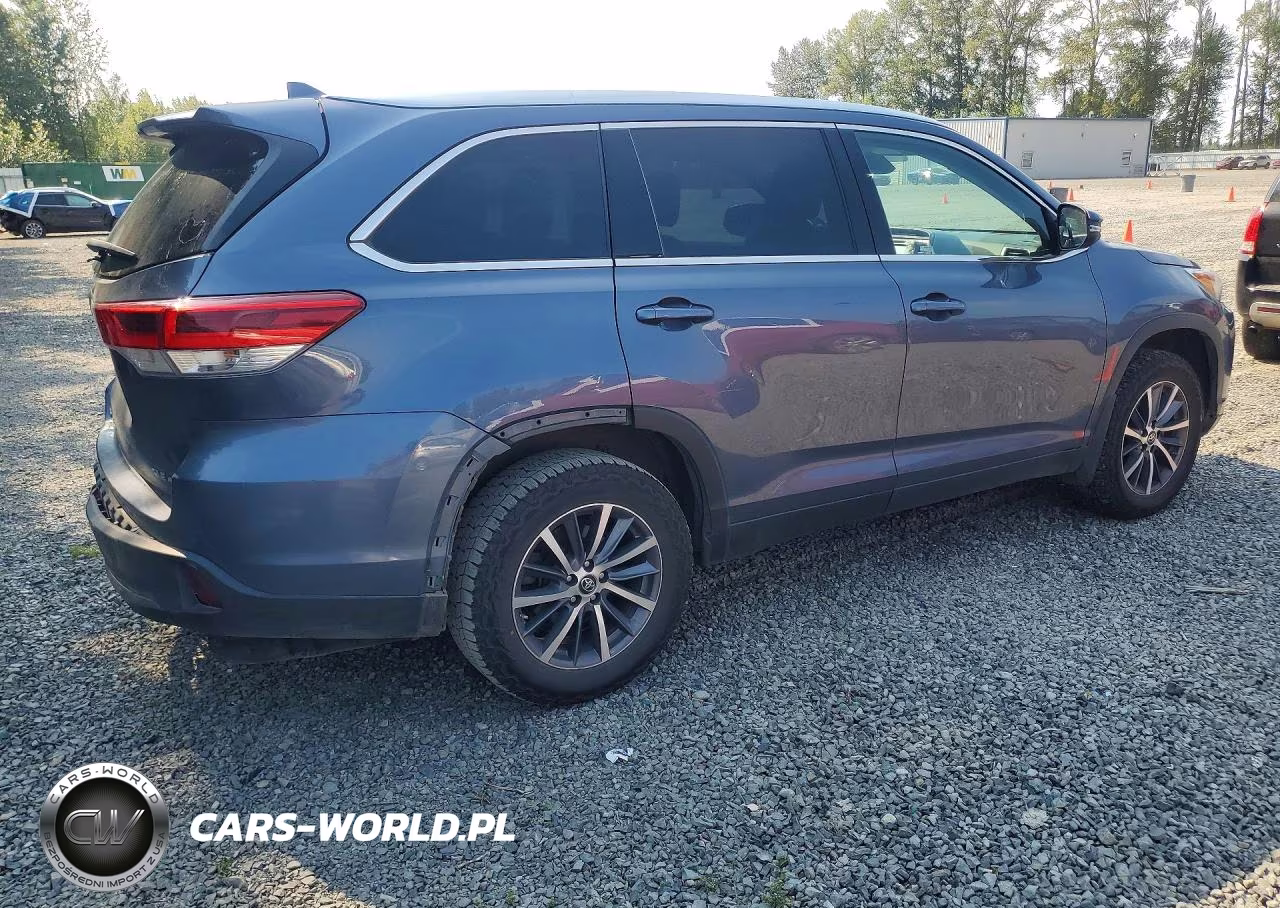 2019 Toyota Highlander Xle VIN:5TDJZRFH4KS954939 - 3