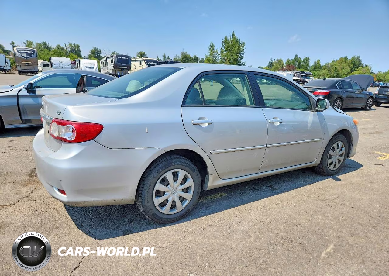2011 Toyota Corolla Le VIN:JTDBU4EE7B9165843 - 3