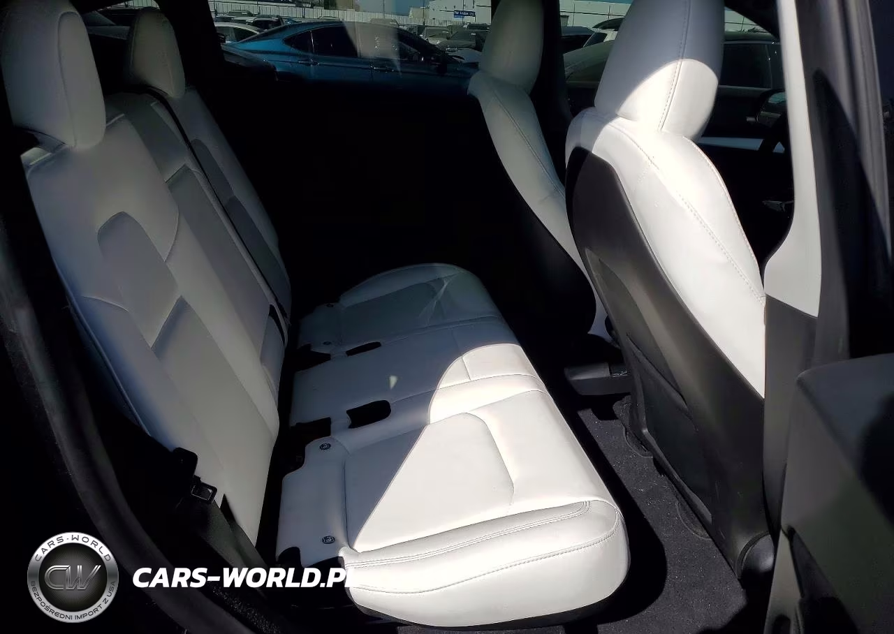 2024 Tesla Model Y VIN:7SAYGDED8RF037008 - 11