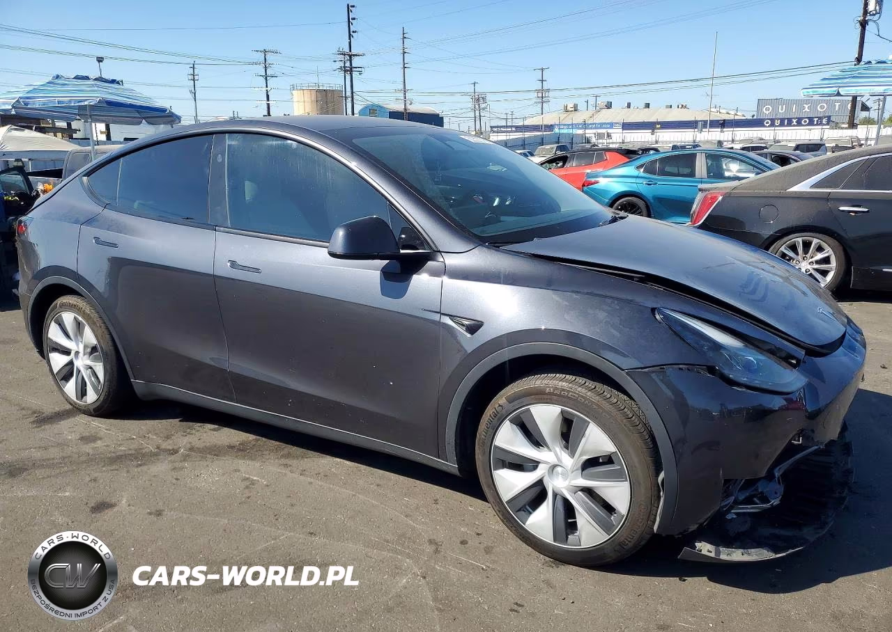 2024 Tesla Model Y VIN:7SAYGDED8RF037008 - 4