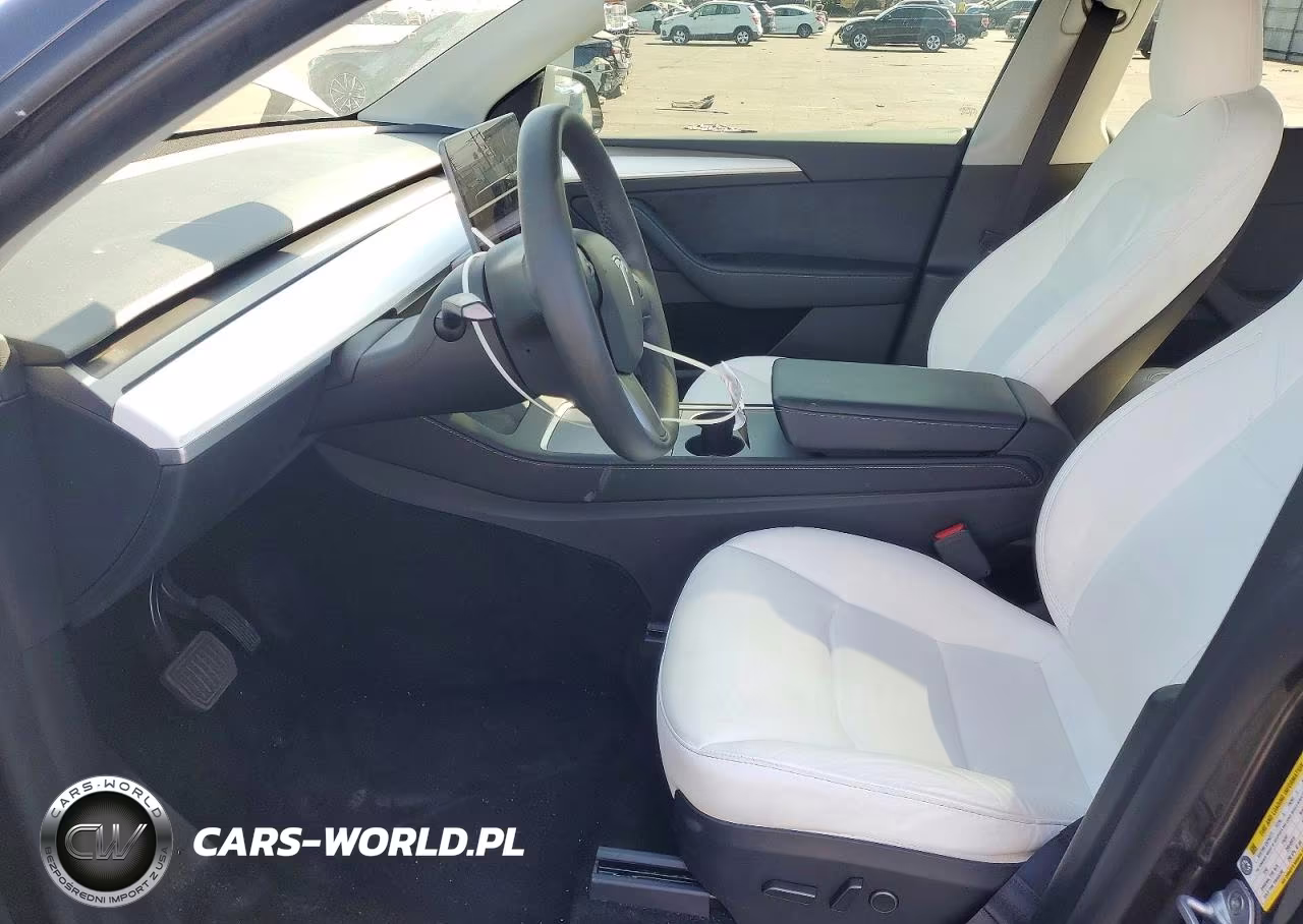2024 Tesla Model Y VIN:7SAYGDED8RF037008 - 7