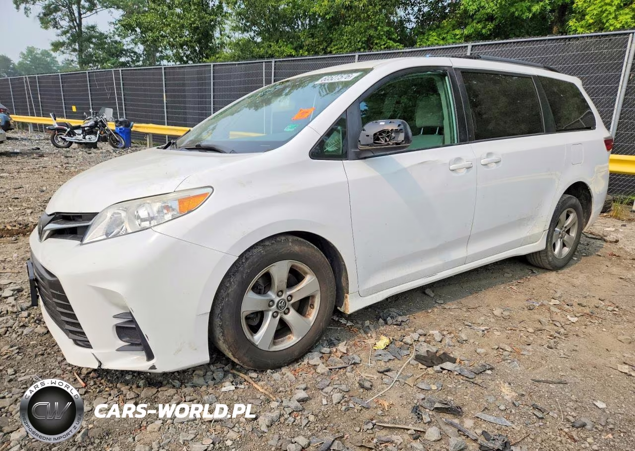 2019 Toyota Sienna Le – zdjęcie 1 z 13