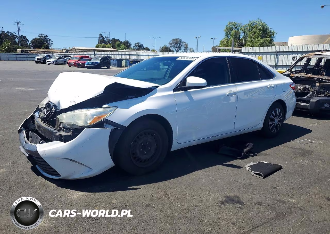 2016 Toyota Camry Le – zdjęcie 1 z 12