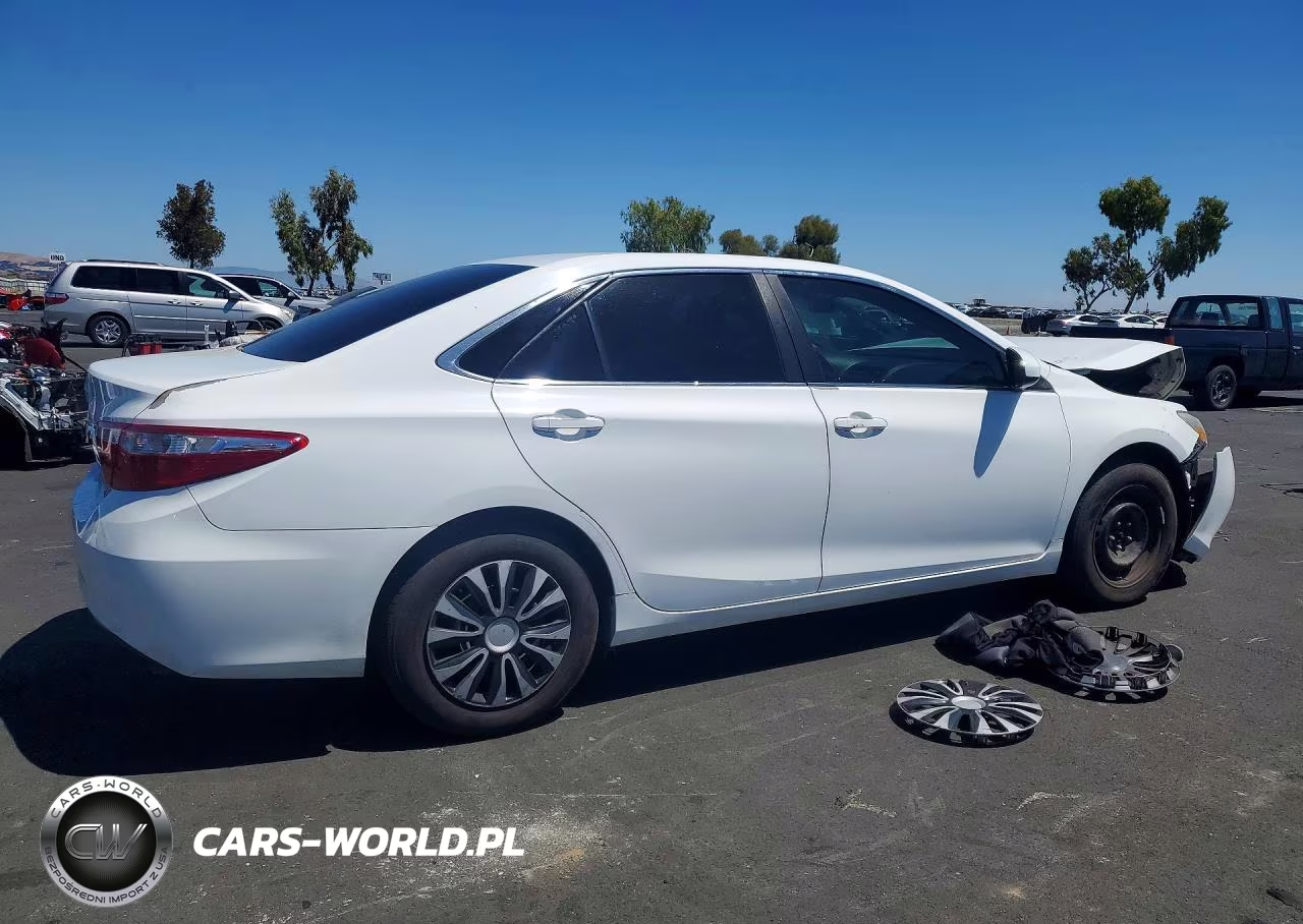 2016 Toyota Camry Le VIN:4T4BF1FK4GR523371 - 3
